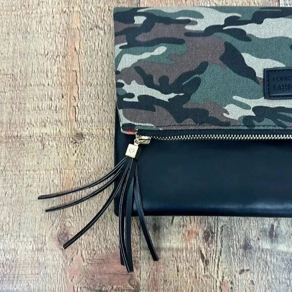 Funky Monkey Camo Foldover Clutch Camouflage with Red Interior - Picture 3 of 9